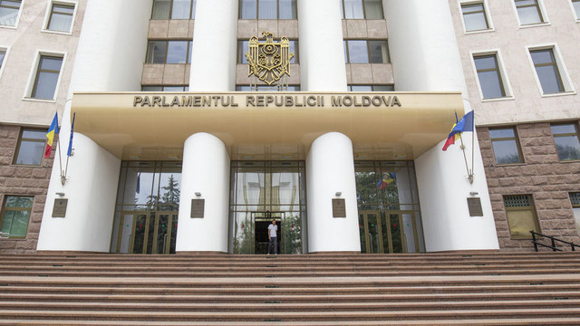 Parlamentul se convoaca în ședință mâine pentru a examina moțiunea de cenzură împotriva Guvernului Sandu