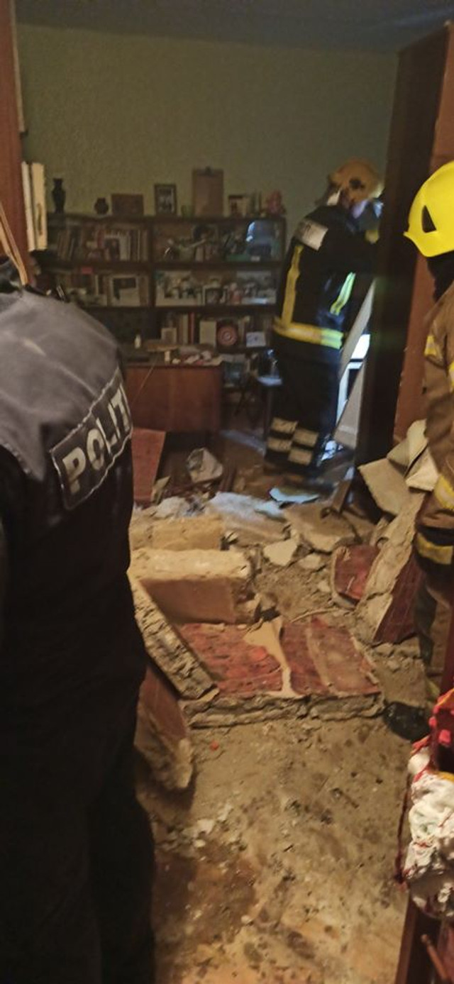 FOTO | Deflagrație la Râșcani. Au sărit bucăți din fereastra și peretele unui apartament