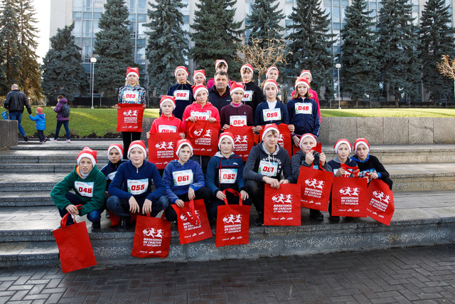 Copii din școli sportive și școli internat de pe ambele maluri ale Nistrului au participat la Maratonul de Crăciun, organizat cu sprijinul UE