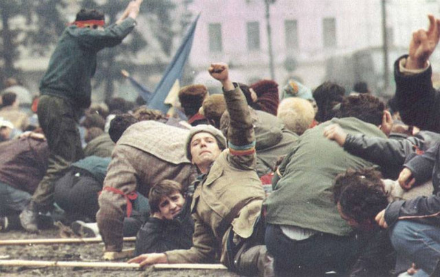 GALERIE, imagini cutremurătoare | Pe 20 decembrie 1989, Timișoara se declara primul oraș liber de comunism din România