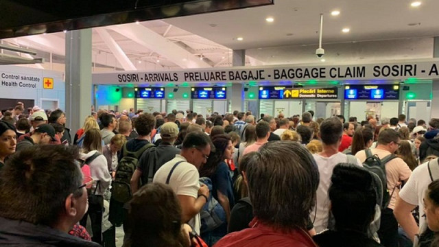 Premierul Ion Chicu împreună cu mai mulți cetățeni moldoveni sunt blocați pe aeroportul de la București