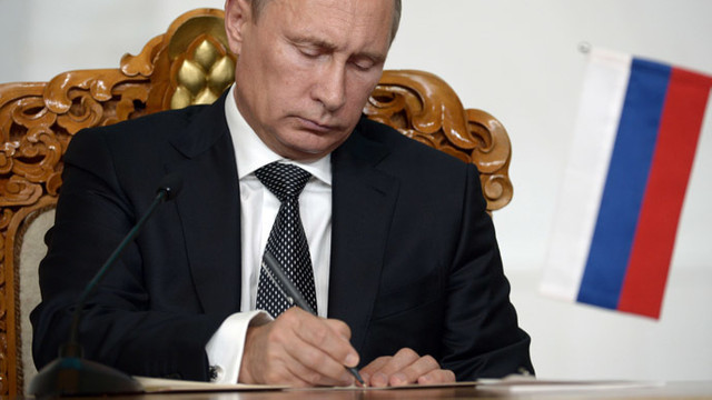  Vladimir Putin a semnat legea care prevede interzicerea temporară a plecării din Rusia a foștilor angajați ai FSB