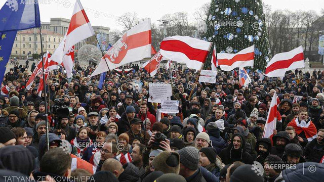Mii de manifestanți s-au adunat din nou la Minsk, pentru a protesta împotriva realegerii președintelui Aleksandr Lukașenko

