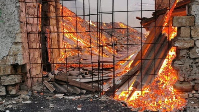 Un incendiu a izbucnit într-un depozit de păstrarea a cărbunelui din localitatea Camencea, raionul Orhei