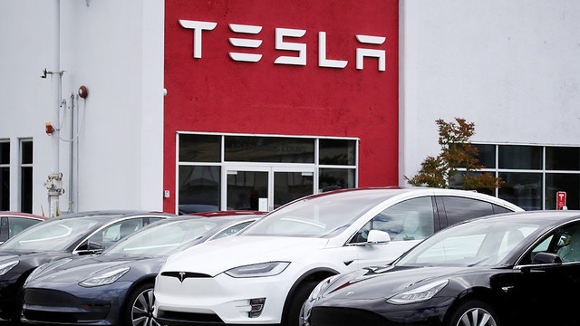 Tesla a prezentat la Shanghai prima mașină care va fi produsă în fabrica sa din China