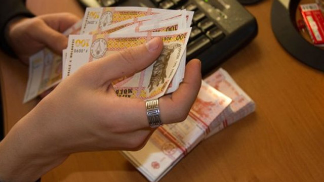 Câți bani ar trebui să scoată din buzunar fiecare cetățean, dacă R.Moldova ar decide să-și stingă imediat datoria publică acumulată
