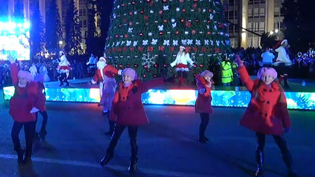 VIDEO | În PMAN s-au aprins luminițele de pe Pomul de Crăciun