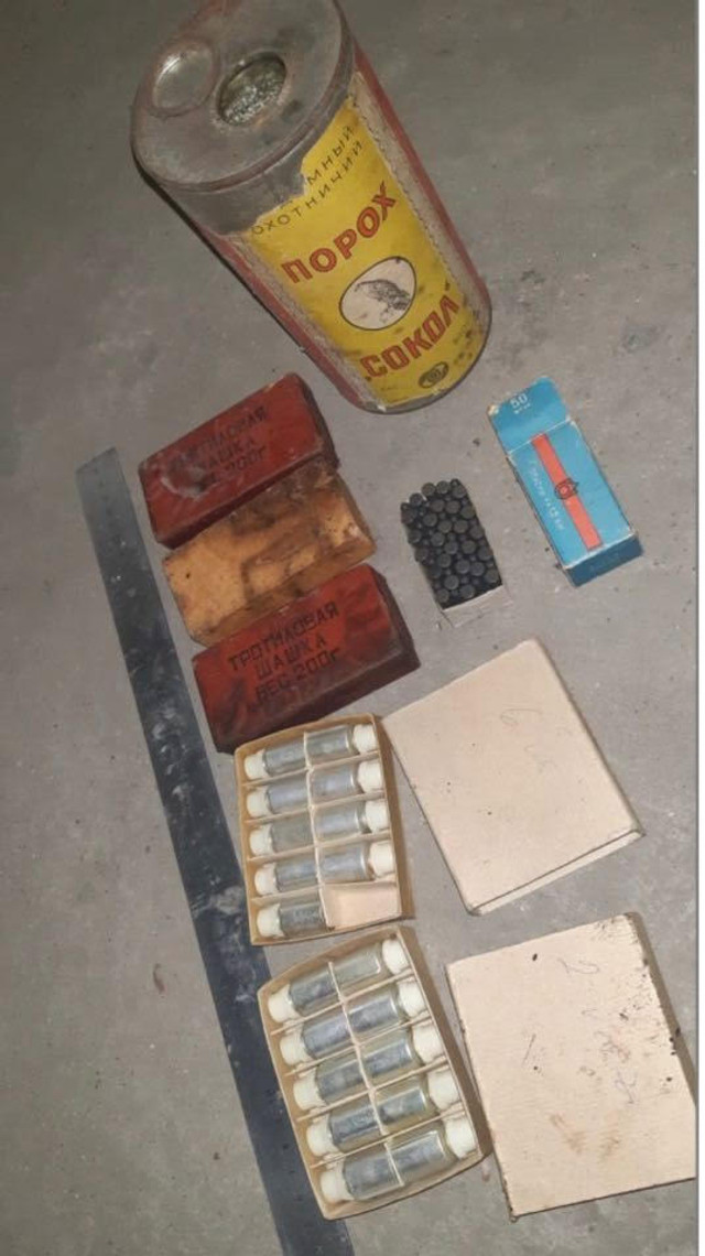 PCCOCS: Un bărbat de la Căușeni deținea ilegal și vindea pe internet muniții, substanțe explozive și Trotil (foto)