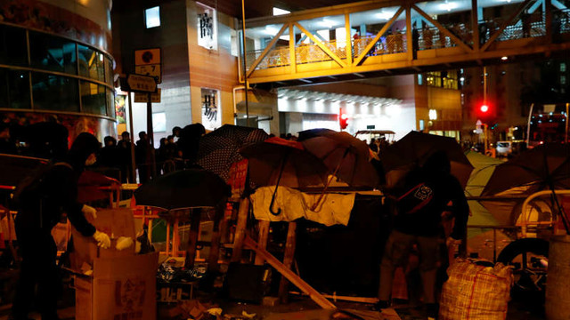 Hong Kong/Coronavirus | Atac cu coktailuri Molotov asupra unei clădiri ce urma să devină centru de carantină