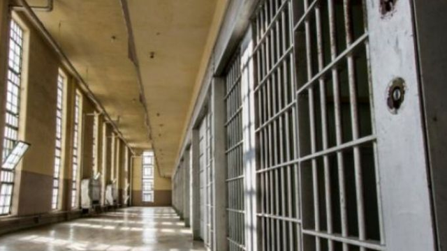 Pedepse de opt și nouă ani de închisoare pentru contrabandă și trafic de droguri