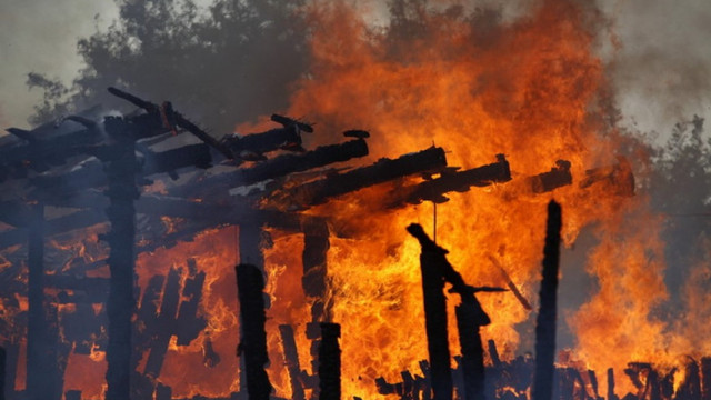Un incendiu care s-a produs într-o gospodărie din localitatea Lipnic s-a soldat cu trei persoane decedate, inclusiv doi copii