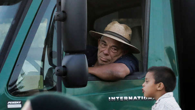 Mexic: 292 de migranți, descoperiți în două camioane