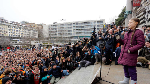 Grevă împotriva modificărilor climei: Greta Thunberg protestează la Lausanne alături de mii de tineri
