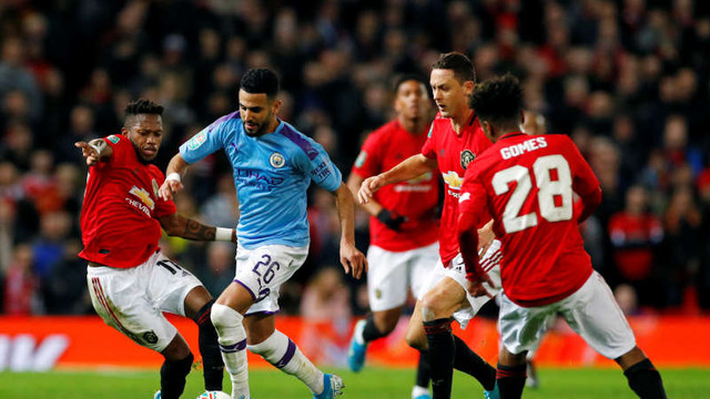 Fotbal: Cupa Ligii engleze - Manchester City, învingătoare pe terenul rivalei United