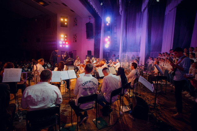 FOTO | 135 de muzicieni de pe ambele maluri ale Nistrului au cântat într-un concert comun, organizat cu susținerea UE