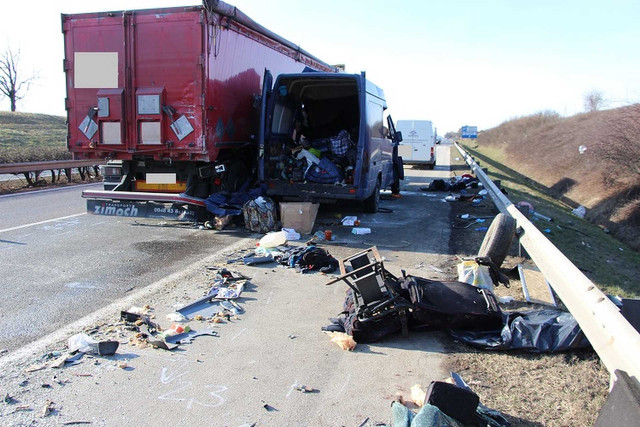 FOTO | Accident cumplit în Ungaria. Doi cetățeni ai R. Moldova au murit
