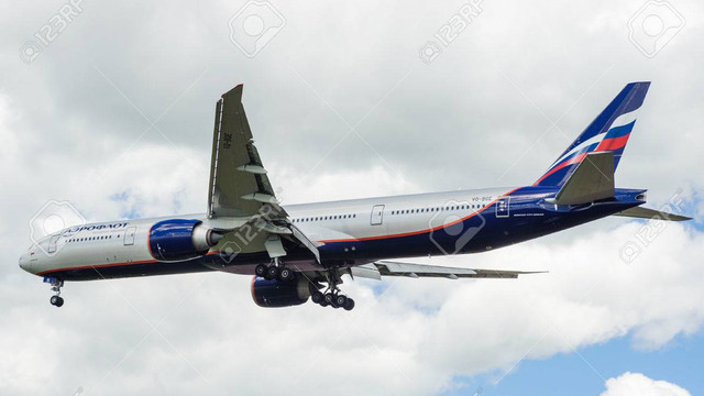 Un Boeing-777 a aterizat de urgență la Moscova, întorcându-se din drum din cauza parbrizului fisurat