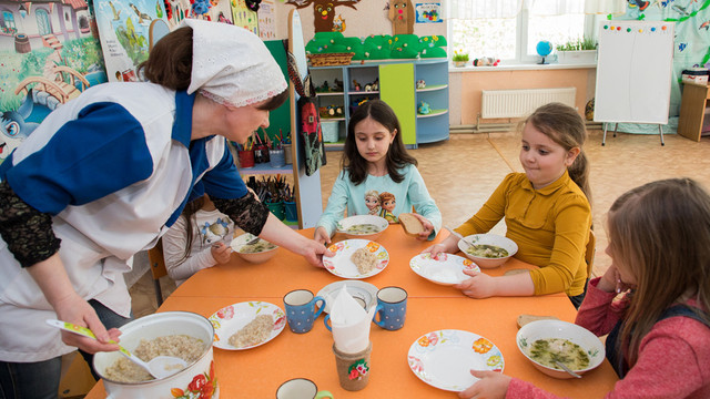 ANSA | În școlile și grădinițele din R.Moldova continuă să fie înregistrate nereguli în asigurarea alimentației copiilor