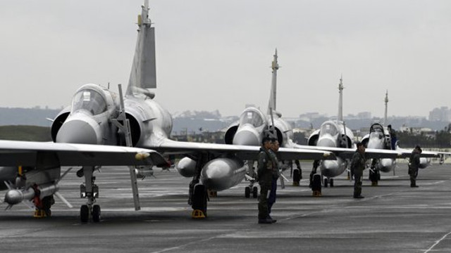 Taiwanul a trimis avioane de luptă pentru interceptarea mai multor aeronave militare chineze

