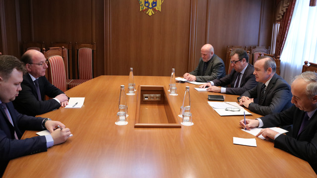 Ambasadorului Rusiei i s-a amintit de faptul că Chișinăul a solicitat diplomaților acreditați în R.Moldova să se abțină de la participarea la activitățile organizate de Tiraspol „care servesc drept motiv pentru diferite speculații politice”