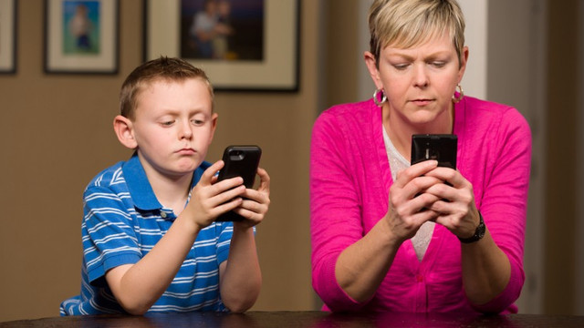 Facebook oferă părinților un control mai mare asupra aplicației Messenger utilizate de copiii lor