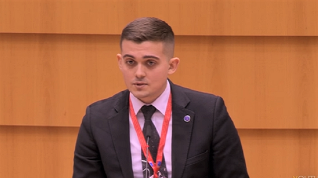 Discurs emoționant al unui tânăr din R.Moldova în Parlamentul European despre cancer: E ca o loterie. Eu am supraviețuit, dar atât de mulți oameni din țara mea nu supraviețuiesc (Sănătateinfo)