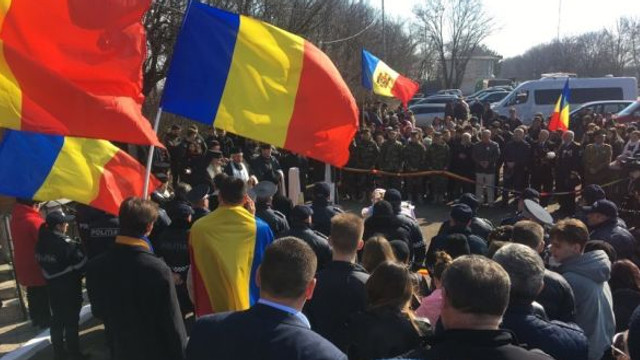FOTO/VIDEO | Eroii căzuți în războiul de pe Nistru, comemorați la Fântâna Eroilor din satul Varnița, Anenii Noi
