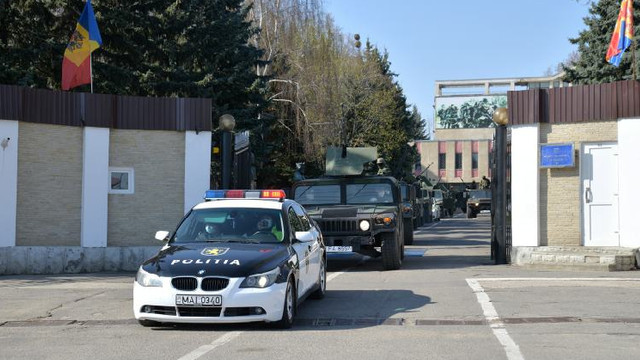 Polițiștii și militarii patrulează străzile din Capitală și din raioane
