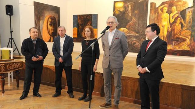 Lucrările a doi artiști plastici din România au fost expuse la Chișinău
