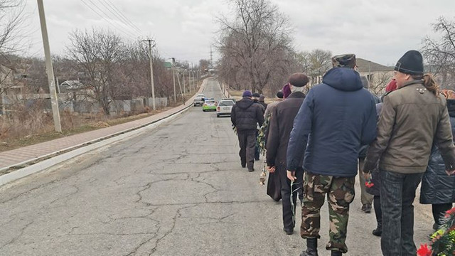 FOTO | Marșul comemorativ de la Corjova, sub supravegherea miliției. „Practica de intimidare de-a lungul anilor dă roade”