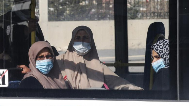 Iranienii se îngrămădesc în moschei în plină pandemie. 3,5 milioane ar putea muri din această cauză