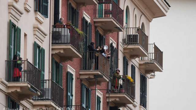 VIDEO/Coronavirus | Izolați în case, italienii cântă cu optimism din balcoanele lor