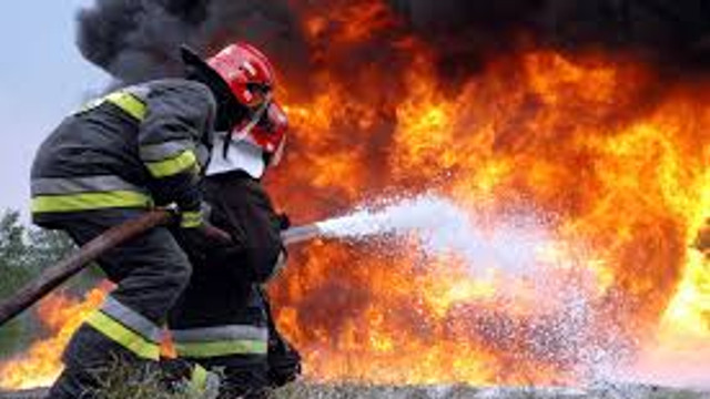 Pompierii au intervenit în aproape 60 de cazuri pentru lichidarea focarelor de ardere a vegetației