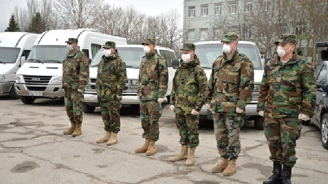 Personalul medical va fi transportat la muncă cu microbuzele Armatei Naționale