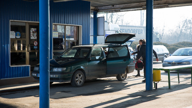 Automobilele cu moldoveni, blocate la frontiera ruso-ucraineană, au pornit spre R.Moldova

