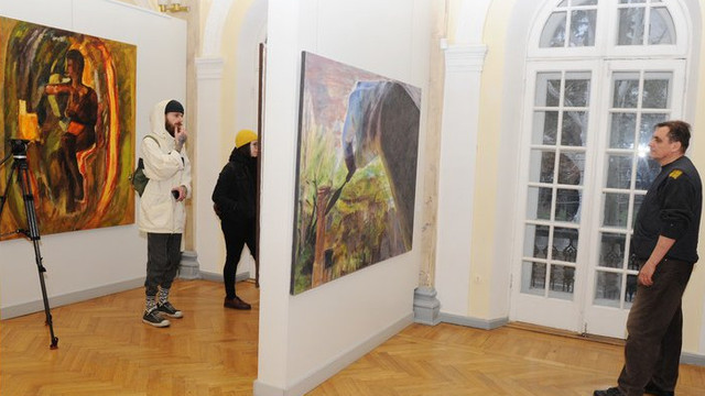 Doi artiști plastici români și-au expus lucrările la Chișinău