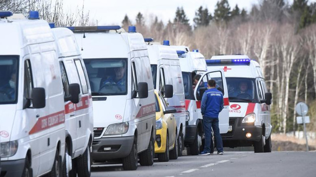 Rusia: 2186 de cazuri noi în ultimele 24 de ore, iar ambulanțele fac cozi la intrarea în spitale