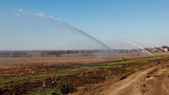 Agricultorii vor putea amplasa prize de apă pe terenurile fâșiilor riverane