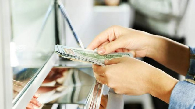 Cetățenii R.Moldova au depus cu 30% mai puțini bani în bănci, în luna martie