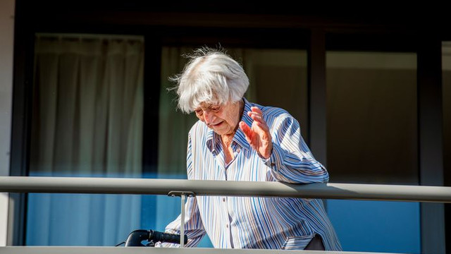 O olandeză s-a îmbolnăvit de COVID-19 a doua zi după împlinirea vârstei de 107 ani și a supraviețuit