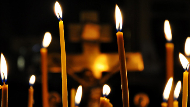  Ce trebuie să facă creștinii în noaptea Învierii, atât timp cât nu vor merge la biserică
