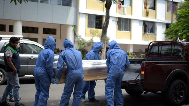 Coronavirus: Aproape 800 de cadavre au fost adunate din locuințe în capitala economică a Ecuadorului