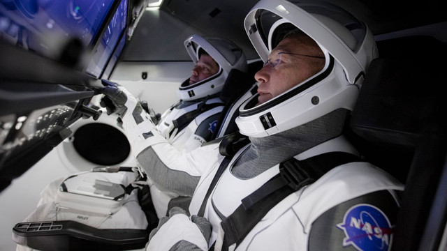 VIDEO/FOTO | Misiune spațială istorică. Astronauții NASA vor zbura cu o navă comercială complet nouă. Space X a proiectat și costume moderne