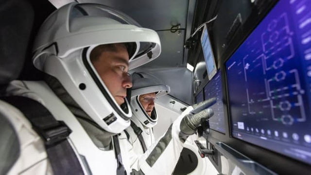 VIDEO/FOTO | Misiune spațială istorică. Astronauții NASA vor zbura cu o navă comercială complet nouă. Space X a proiectat și costume moderne