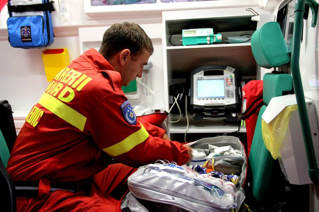 Medici și paramedici SMURD au adus în siguranță la Chișinău doi pacienți de la Bălți