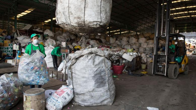 Tsunami de deșeuri. 3.432 de tone de plastic au fost aruncate în capitala Thailandei în fiecare zi din luna aprilie