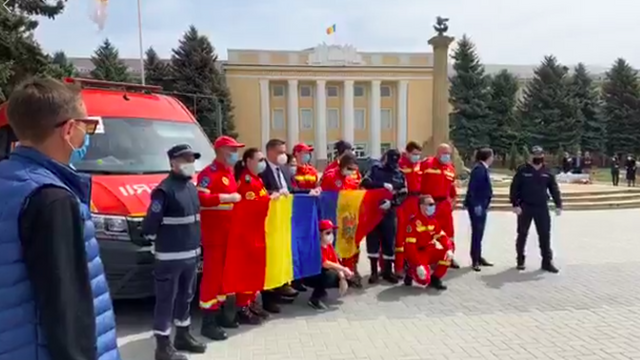 VIDEO | Ceremonie de mulțumire la Cahul pentru medicii români: Ați venit în momentul cel mai potrivit pentru noi și în această perioadă grea nu am fost lăsați singuri