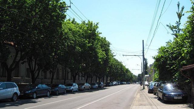 Primăria Chișinău a primit aparate de spălat trotuarele, stațiile de așteptare și transportul public, dar nu pot fi folosite corespunzător