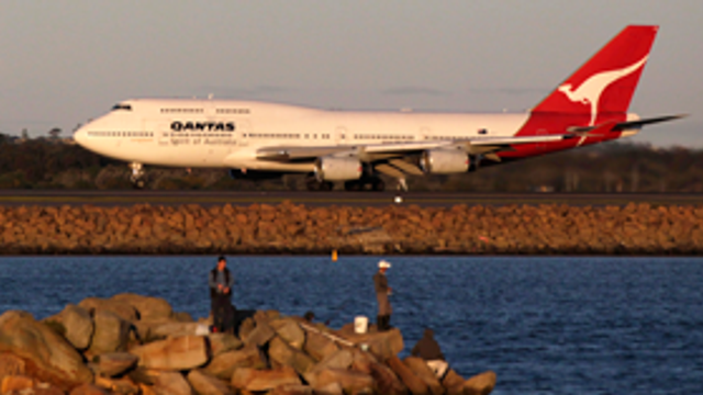 Compania Qantas nu va aplica distanțarea socială la bordul aeronavelor sale