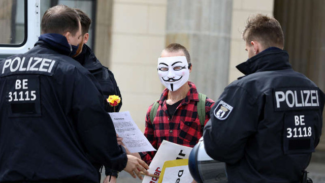Coronavirus: Zeci de arestări la Berlin în timpul protestelor împotriva restricțiilor antiepidemice